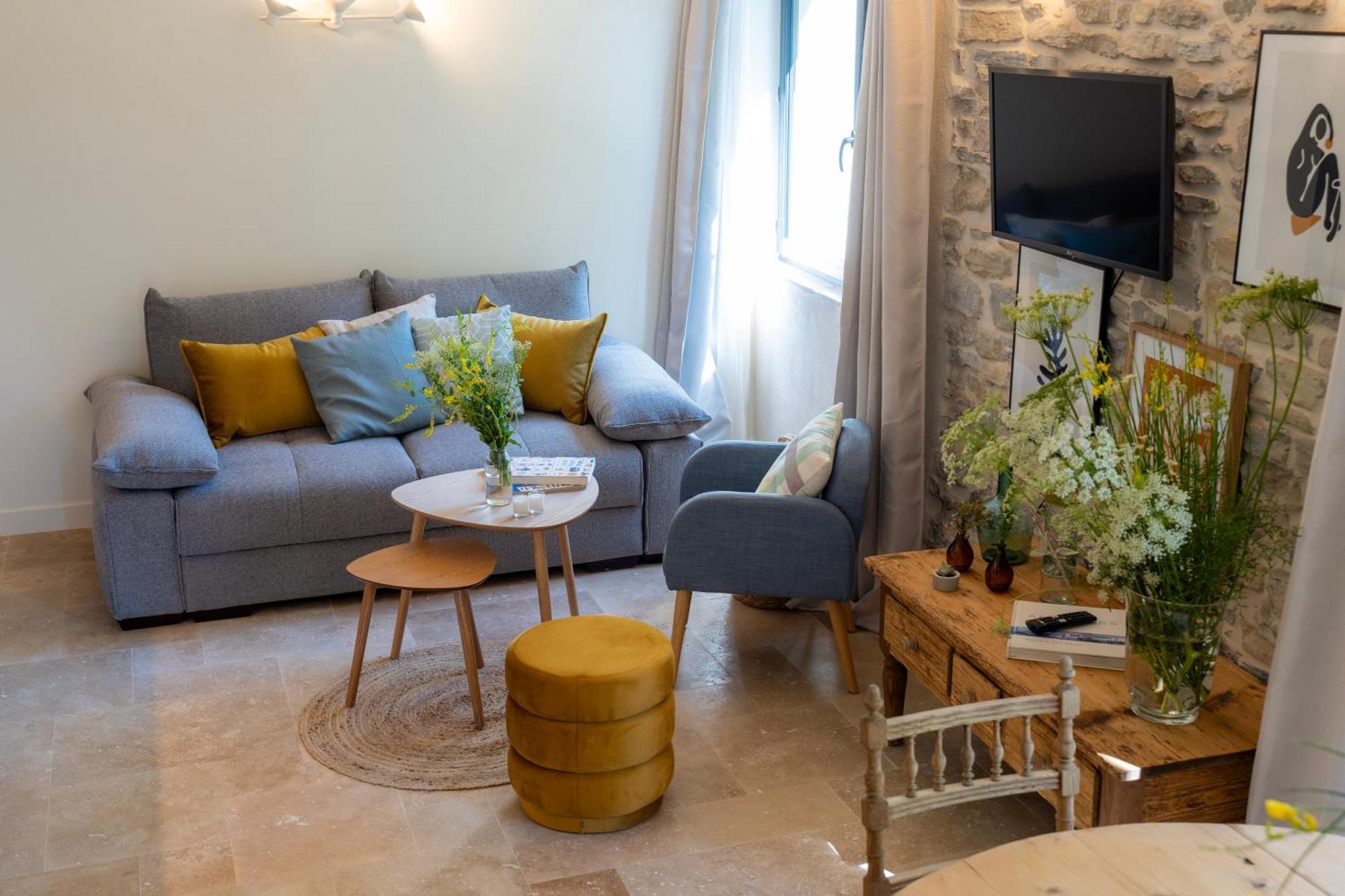 ホテル Les Terres Aoyama Saint Julien Les Rosiers エクステリア 写真