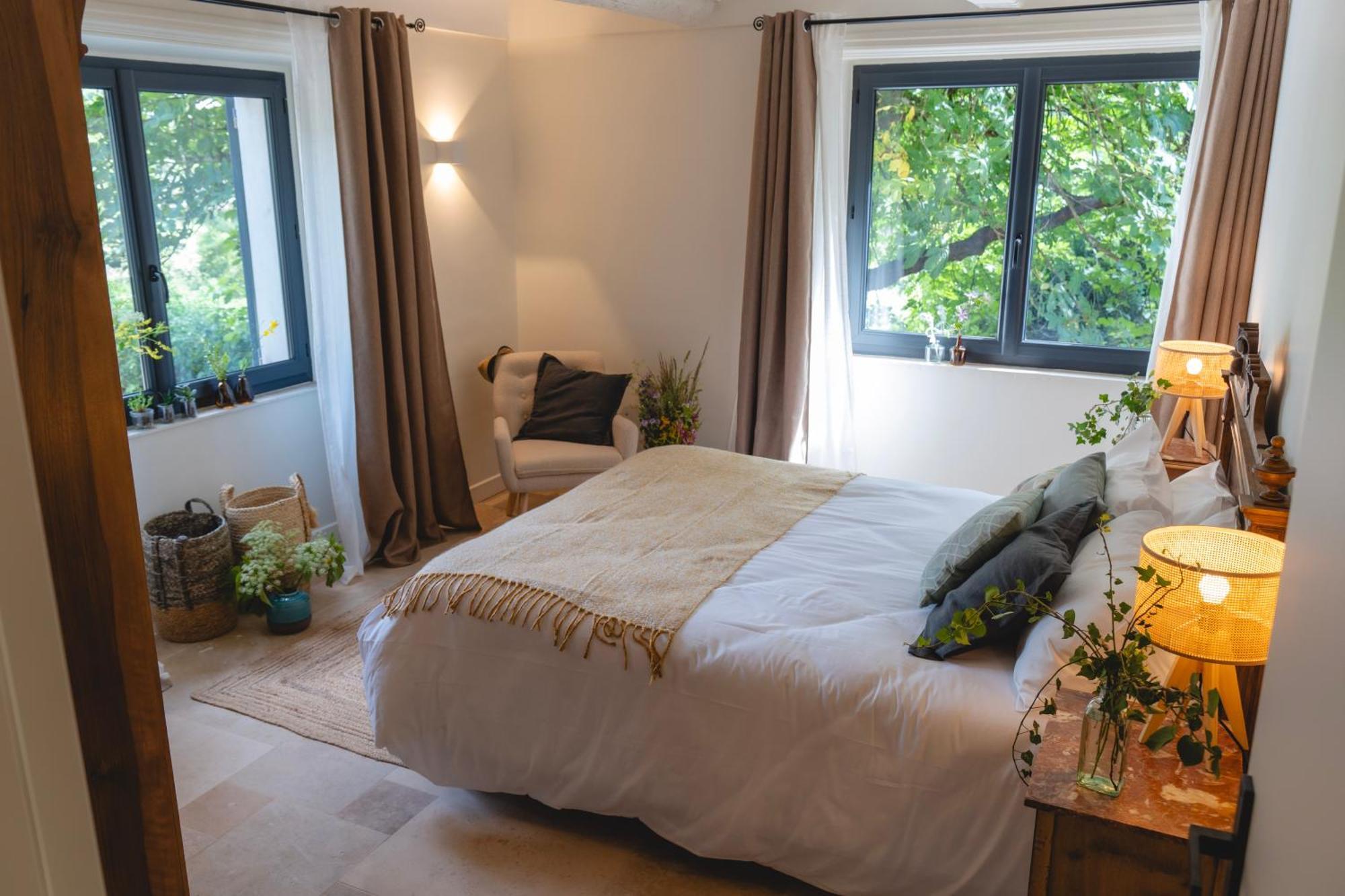 ホテル Les Terres Aoyama Saint Julien Les Rosiers エクステリア 写真